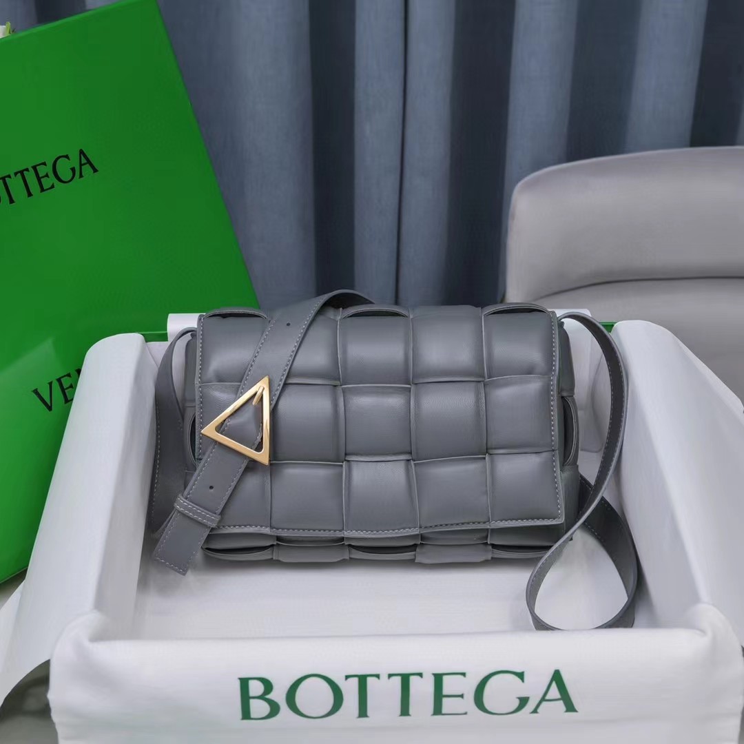 Bottega Veneta Padded Cassette(26-18-8CM) - everydesigner