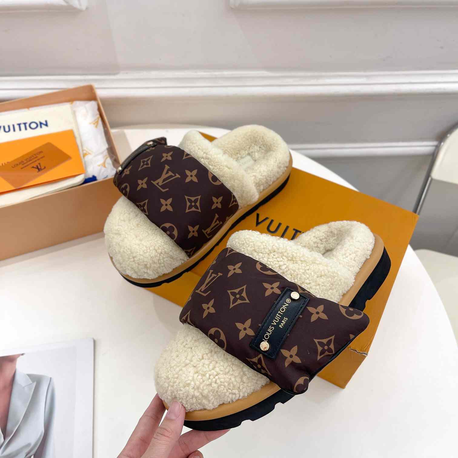 Louis Vuitton Slipper Pillow Flat Comfort Mule    1AAM41 - everydesigner