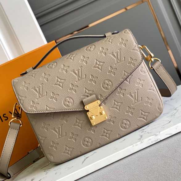 Louis Vuitton Pochette Métis Handbag (25-19-9cm)   M44881 - everydesigner