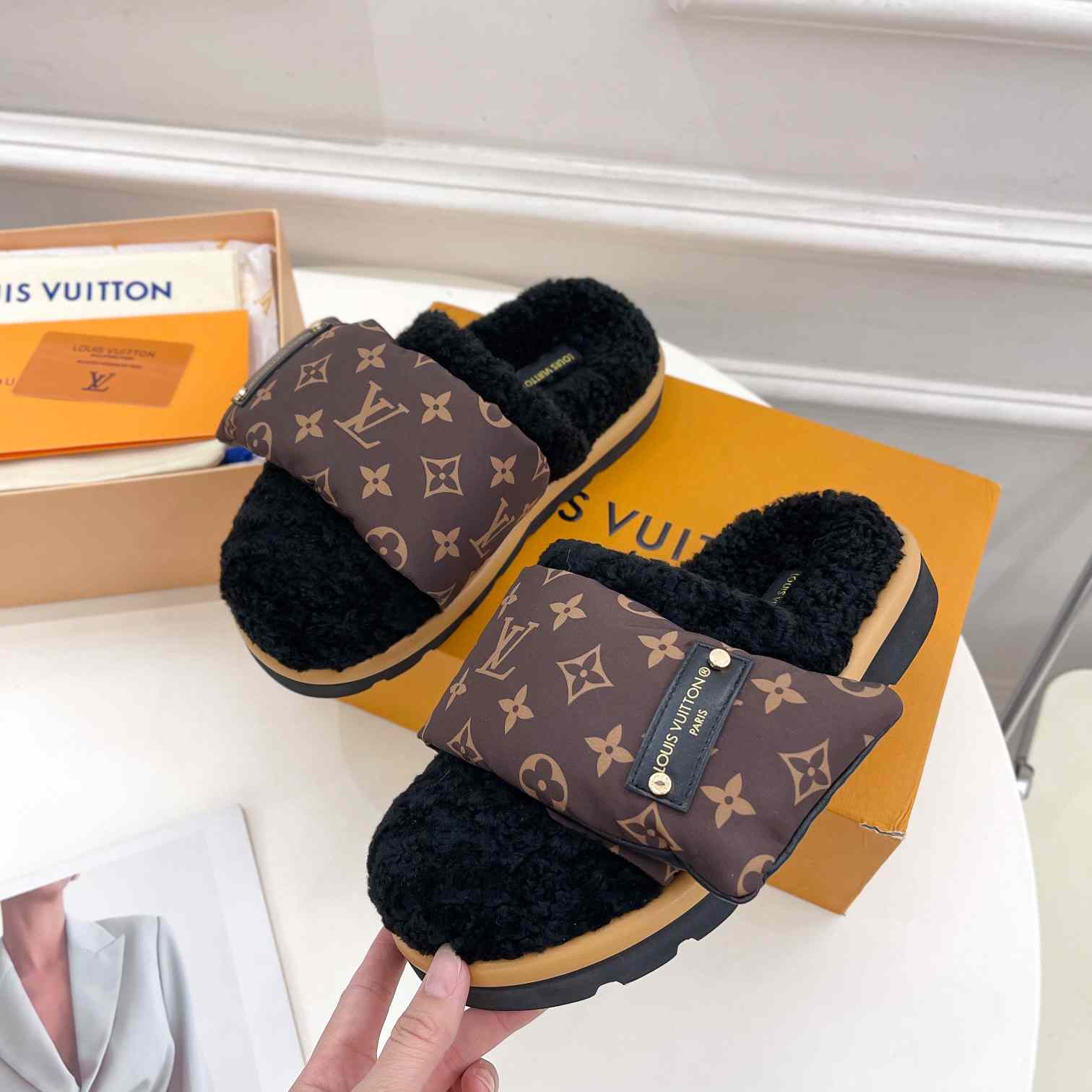 Louis Vuitton Slipper Pillow Flat Comfort Mule    1AAM3L - everydesigner