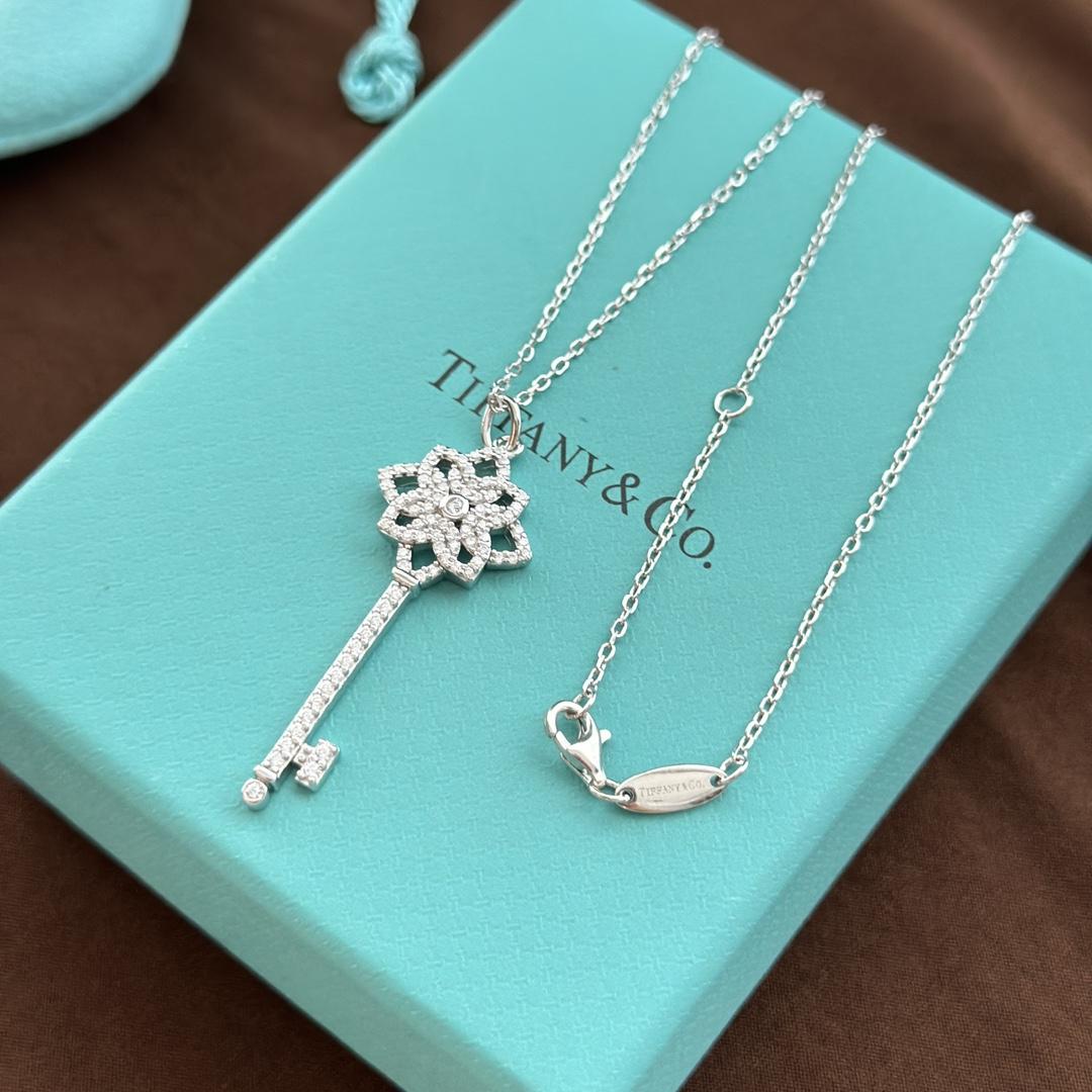 Tiffany&CO Knot Key Pendant - everydesigner