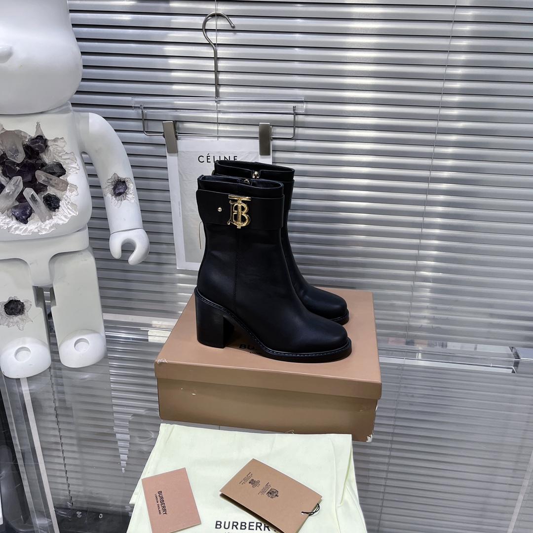 Burberry Leather Boots - everydesigner