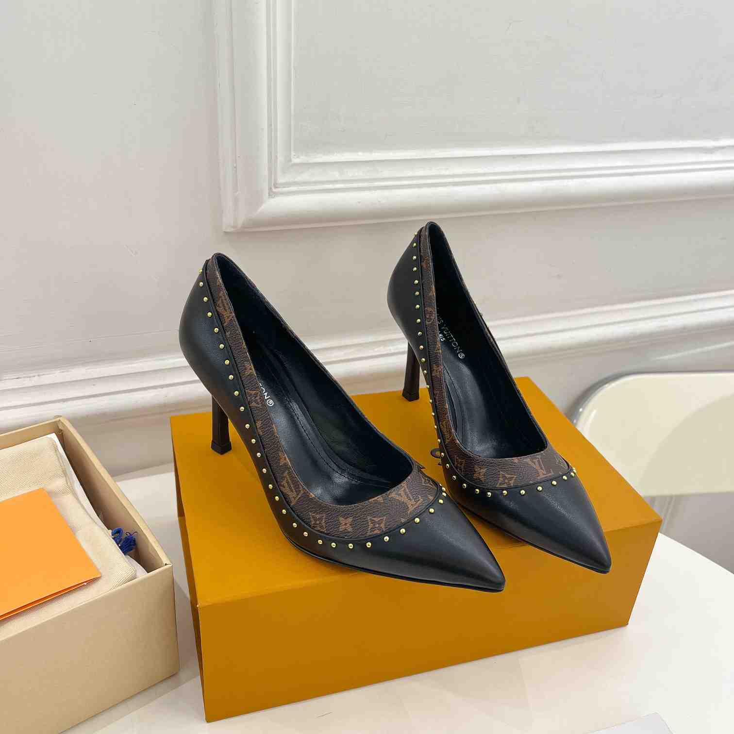 Louis Vuitton Signature Pump - everydesigner