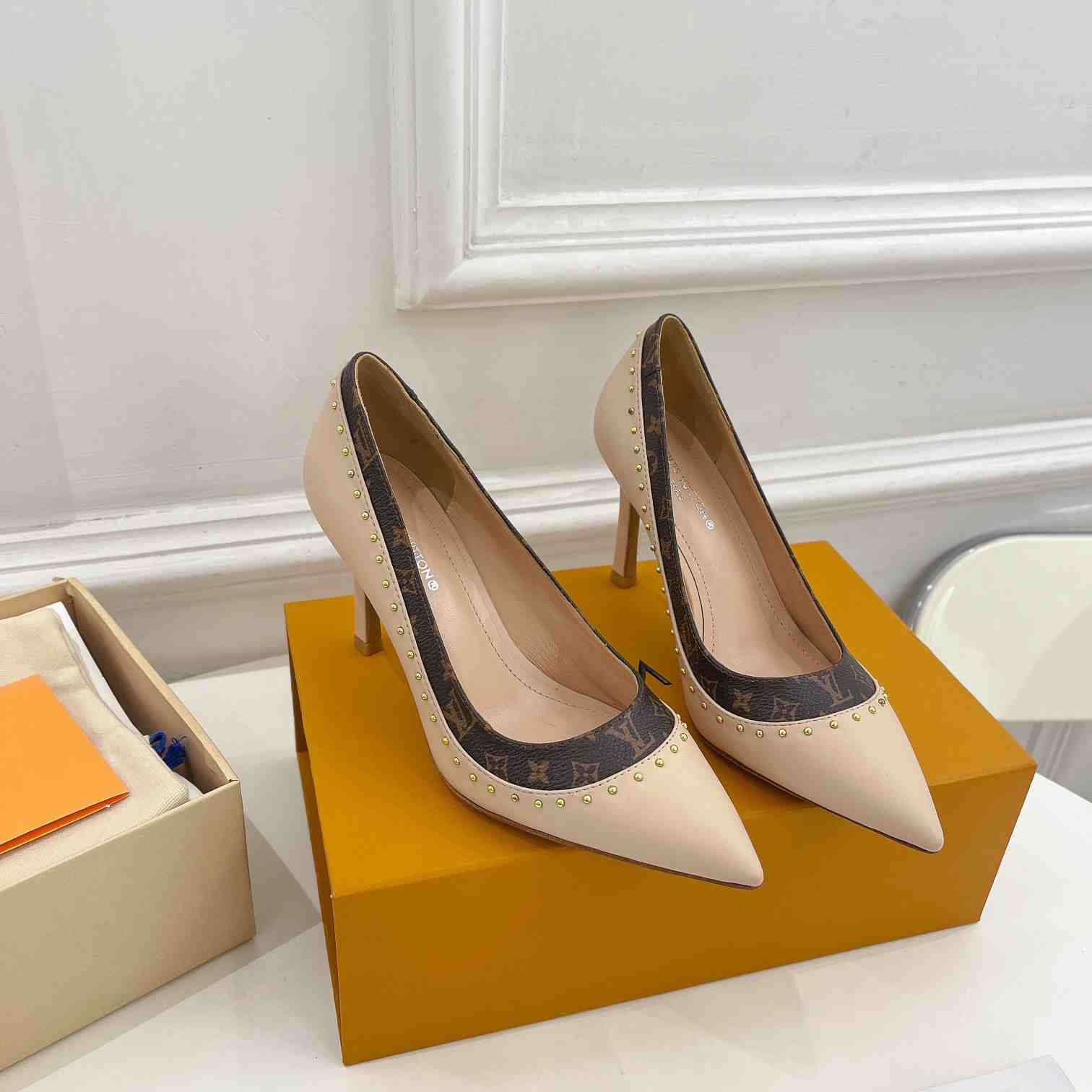 Louis Vuitton Signature Pump - everydesigner