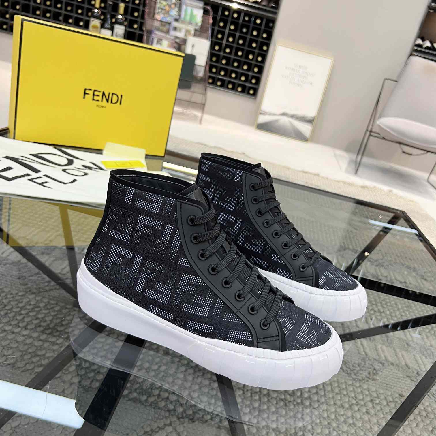 Fendi Logo Sneaker - everydesigner