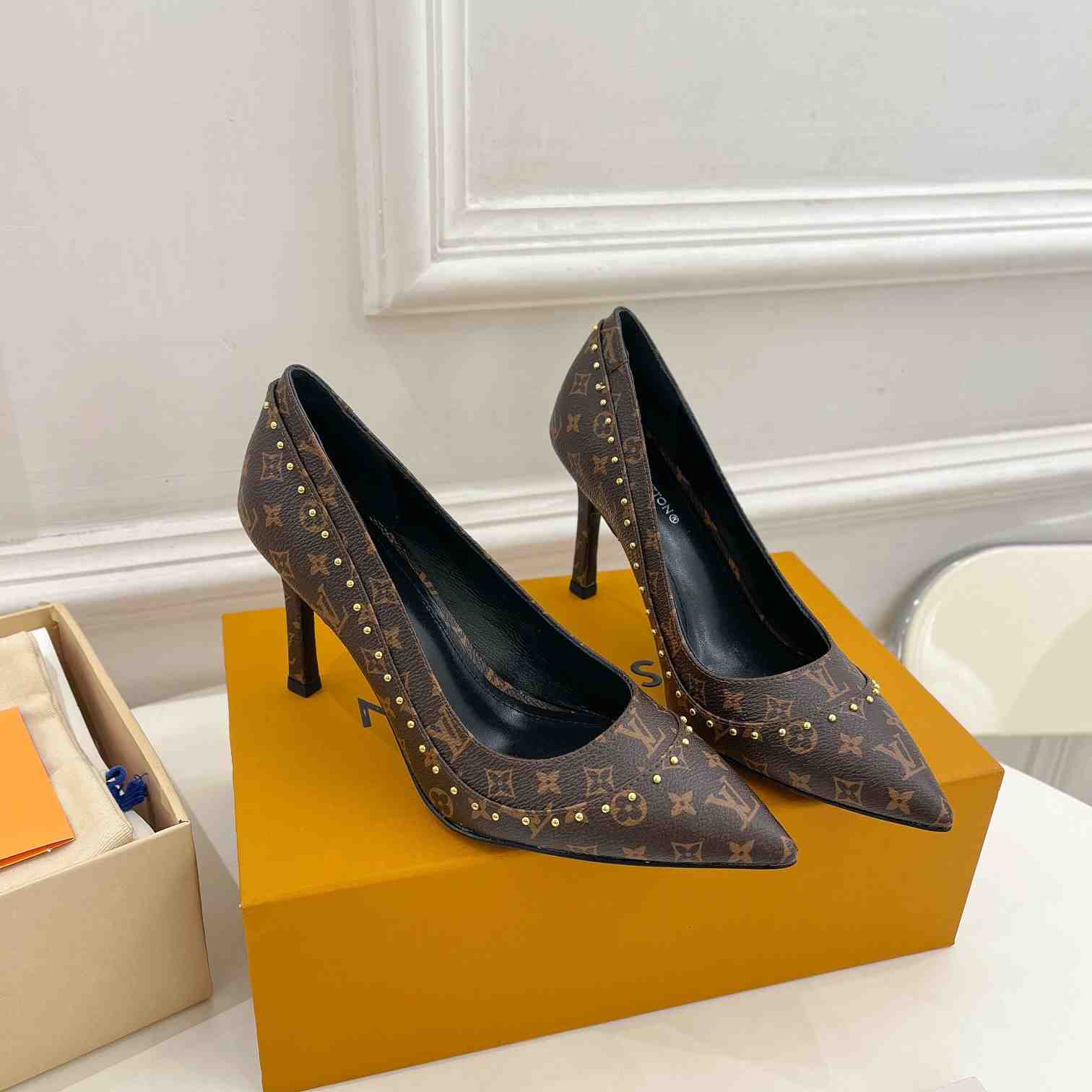 Louis Vuitton Signature Pump - everydesigner