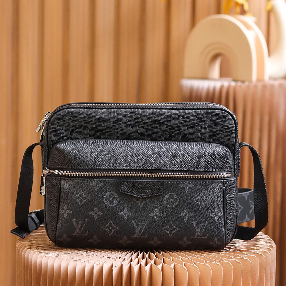  Louis Vuitton Outdoor Messenger(29.5-20-10.5cm)   M30233 - everydesigner