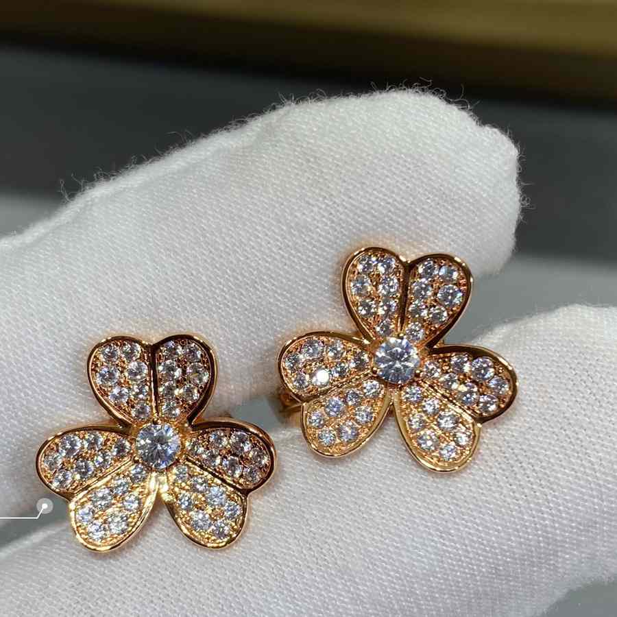 Van Cleef & Arpels Earrings - everydesigner