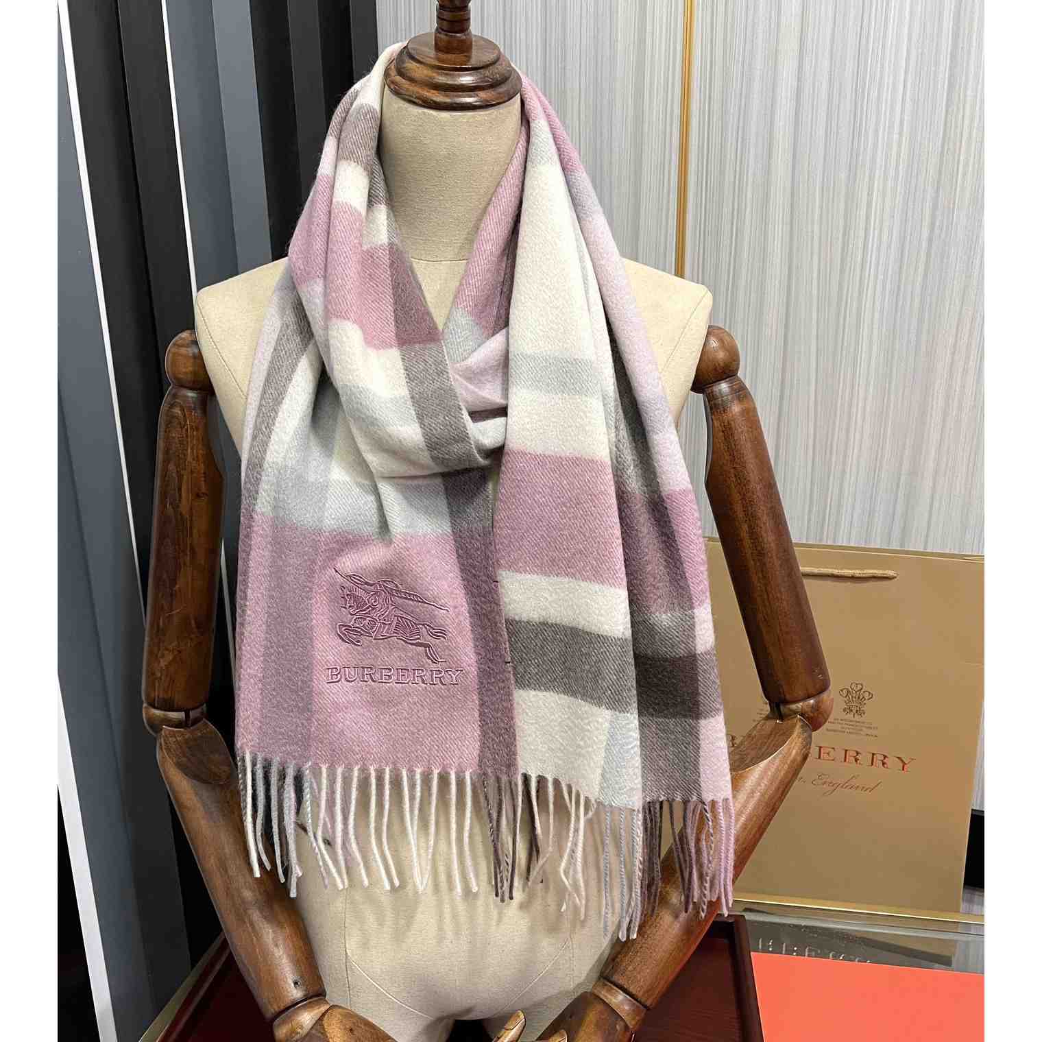 Burberry Wool Scarf - everydesigner