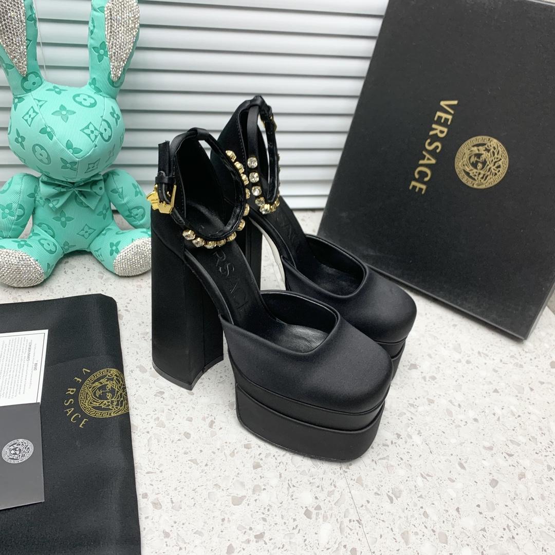 Versace Medusa Aevitas Satin Platform Pumps - everydesigner