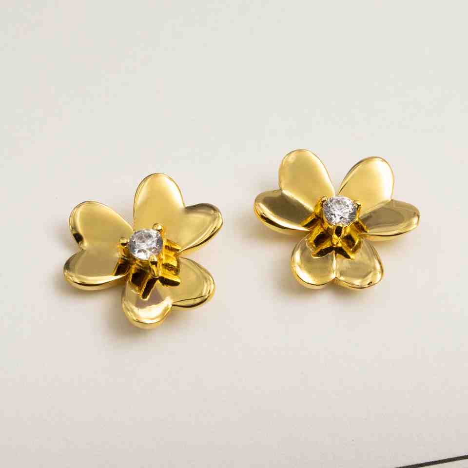 Van Cleef & Arpels Frivole Earrings - everydesigner