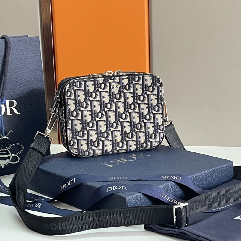 Dior Explorer Pouch With Strap - everydesigner