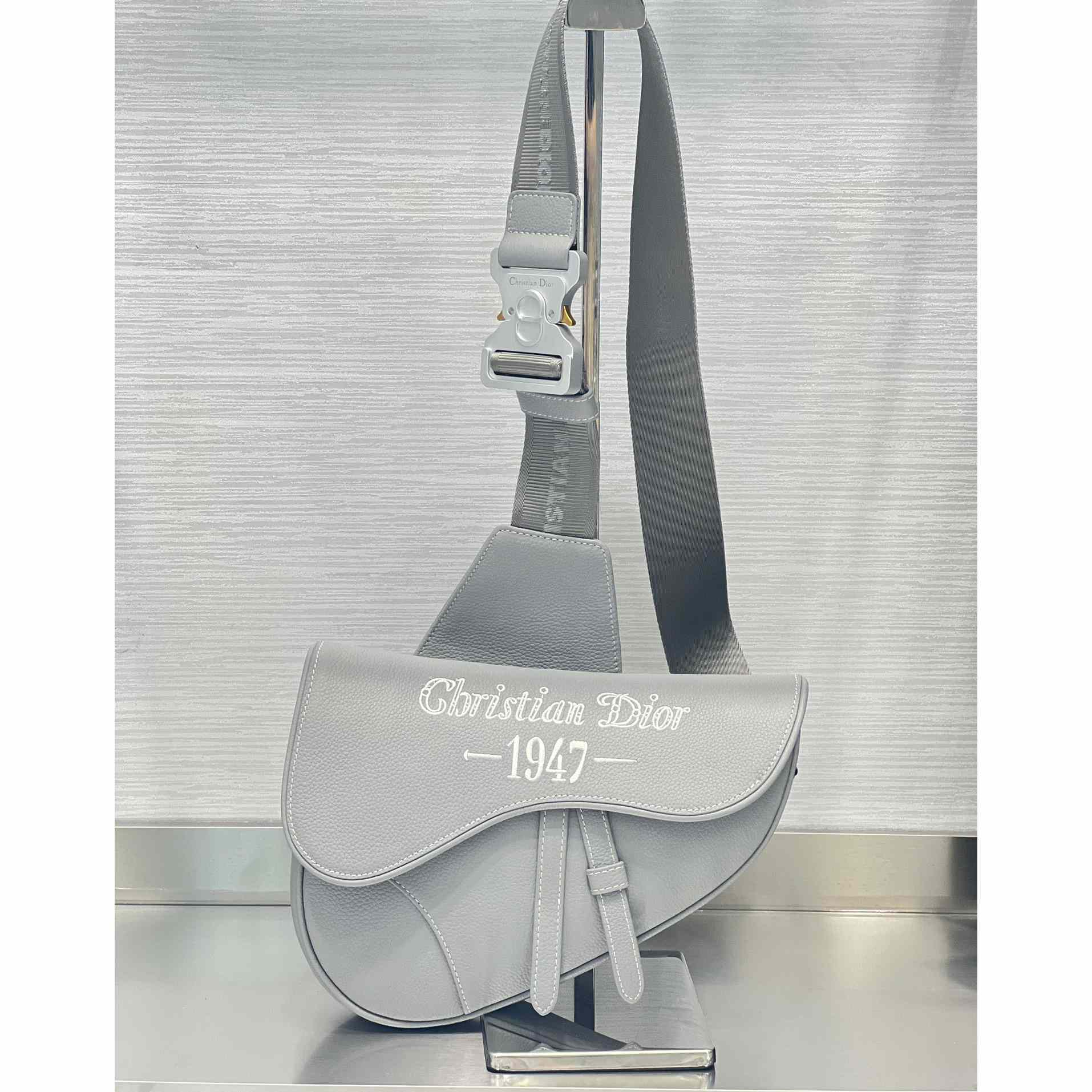 Dior Saddle Bag Dior Gray Grained Calfskin With Christian Dior 1947 Signature (26 x 19 x 4.5CM) - everydesigner