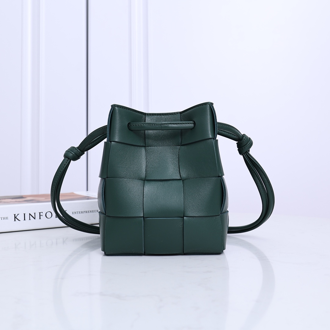 Bottega Veneta Small Cassette Bucket Bag - everydesigner