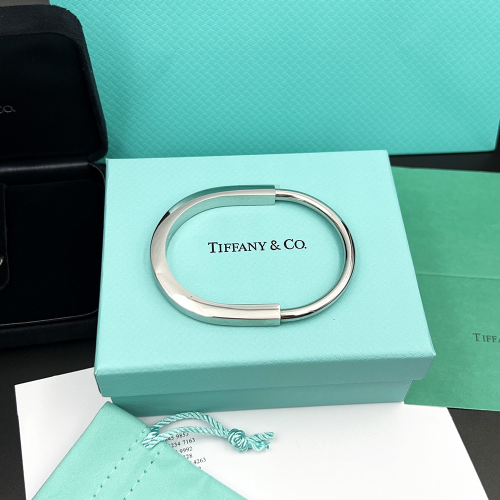 Tiffany&CO Lock Bangle In White Gold - everydesigner