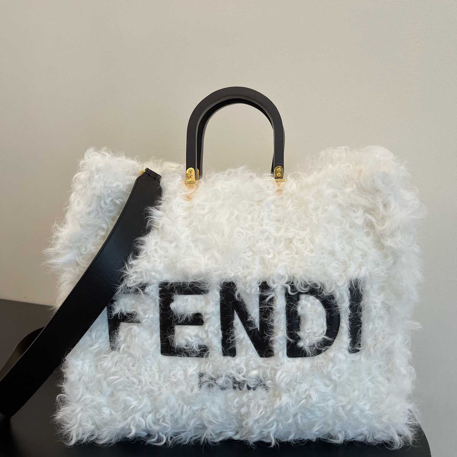 Fendi Sunshine White Mohair Shopper (35-17-31cmcm)   - everydesigner