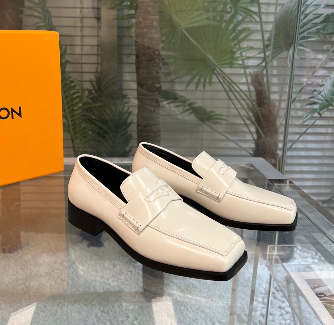 Louis Vuitton Connelly Flat Loafer       - everydesigner