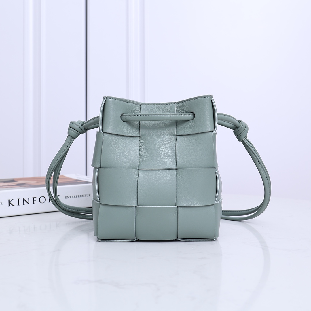 Bottega Veneta Small Cassette Bucket Bag - everydesigner