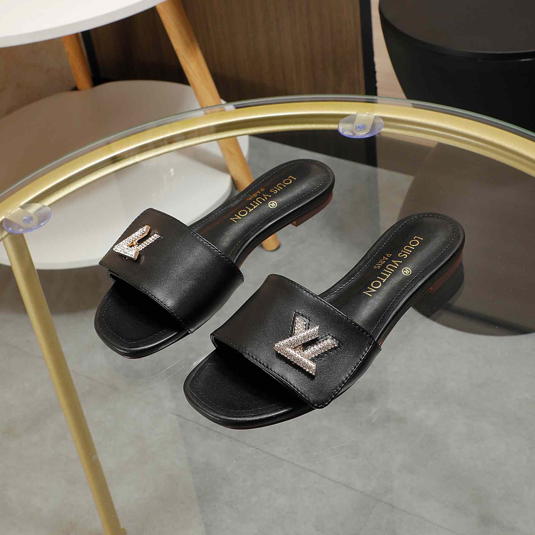 Louis Vuitton Shake Flat Mule       - everydesigner