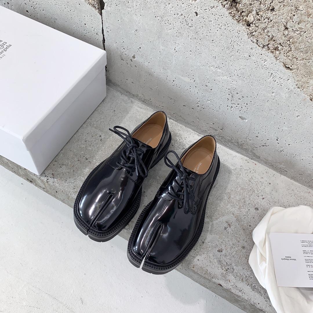 Maison Margiela Tabi Lace-Ups Loafers - everydesigner