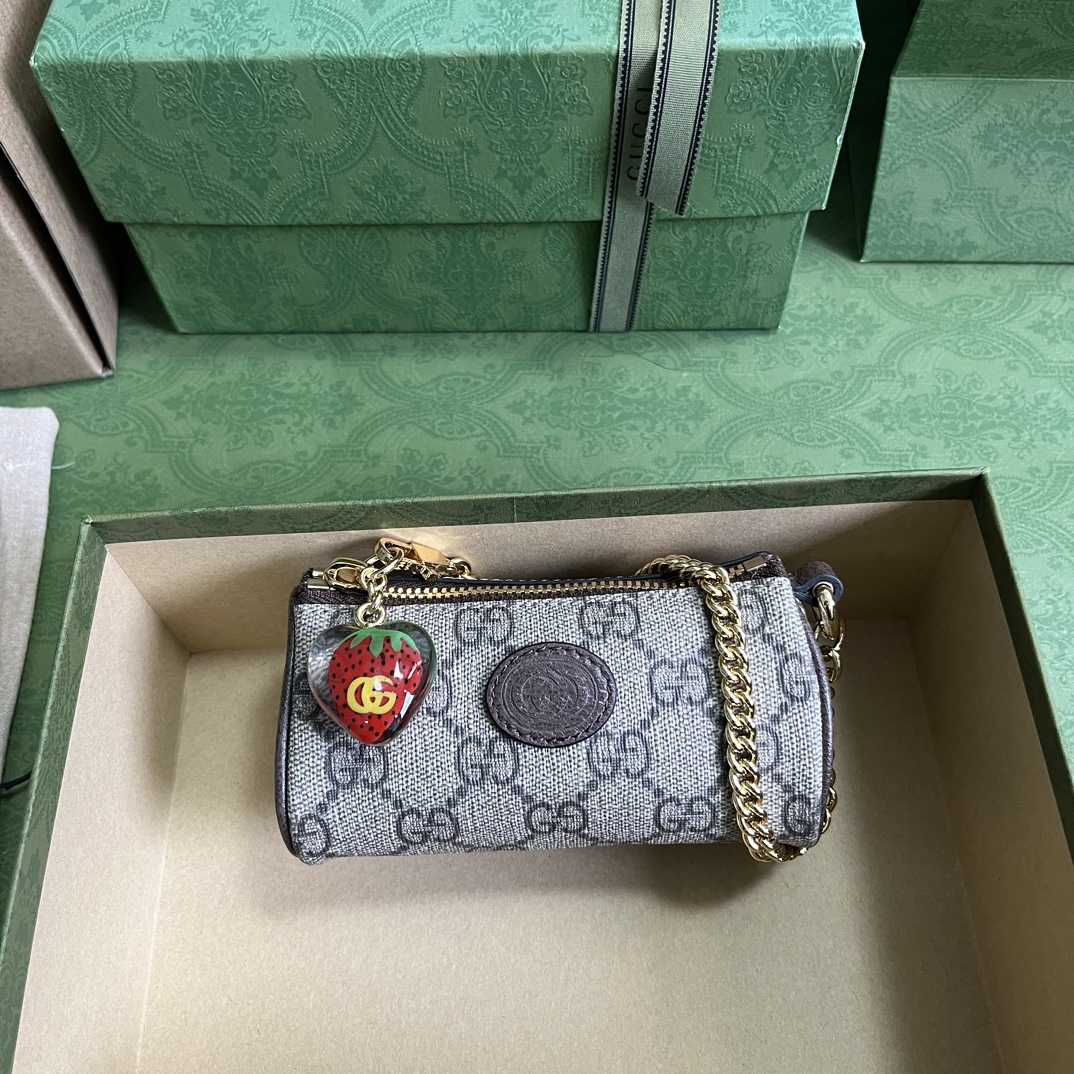 Gucci Coin Purse With Double G Strawberry  - everydesigner