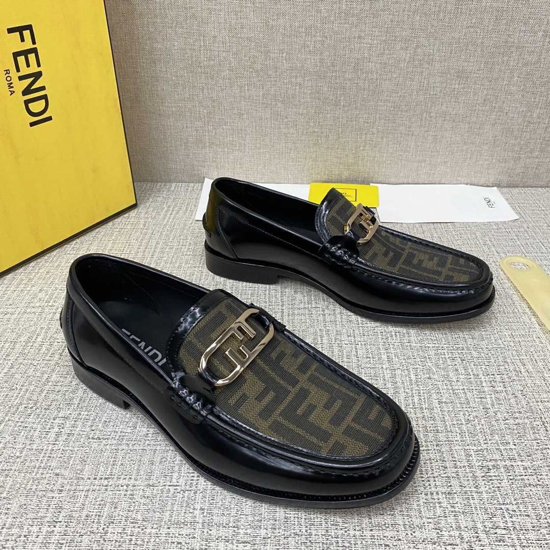 Fendi O-Lock Loafers - everydesigner