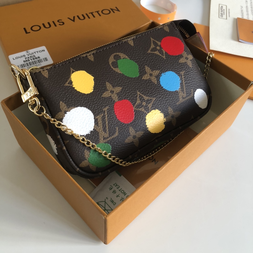 Louis Vuitton LV x YK Mini Pochette Accessoires(14 x 9 x 2cm)        M81866 - everydesigner