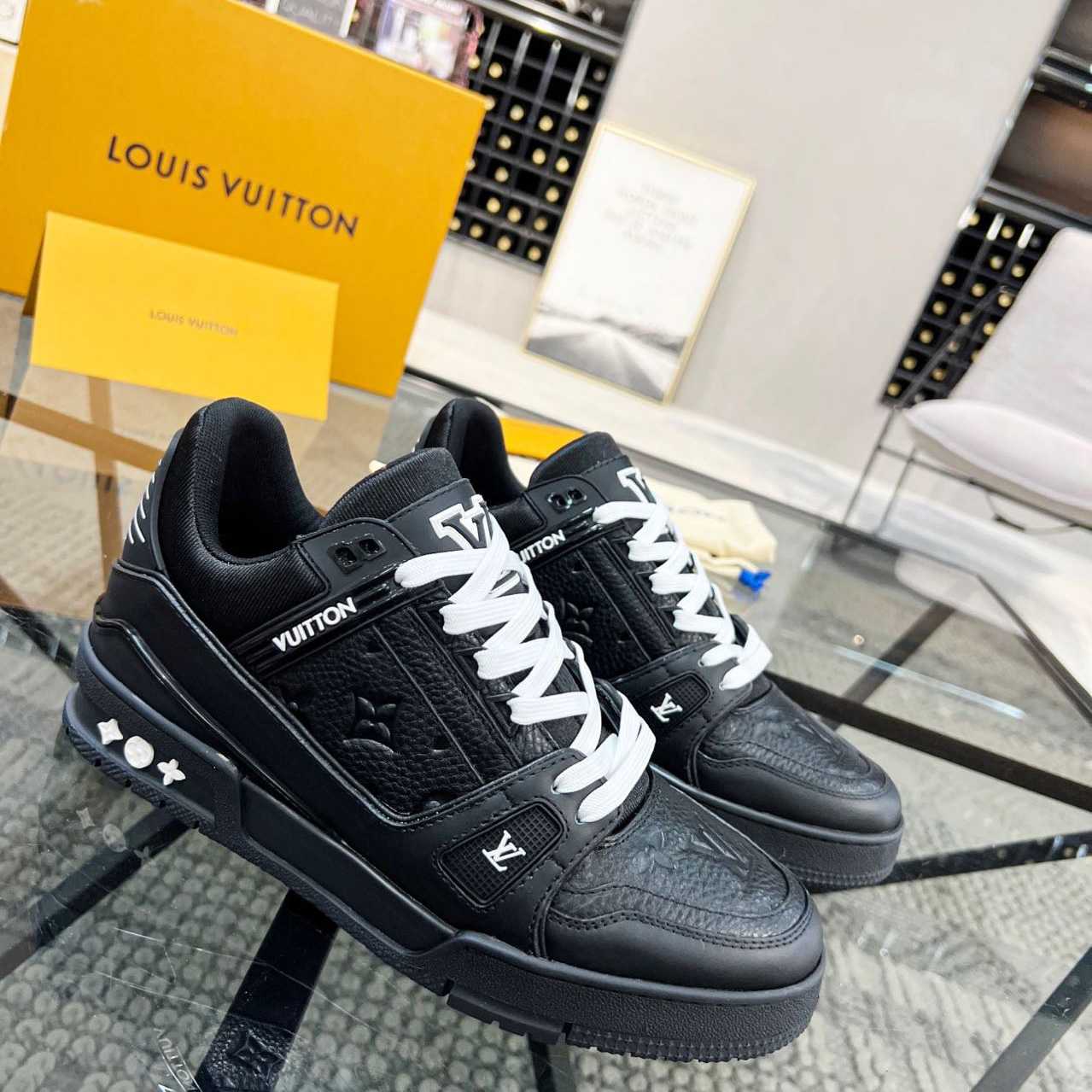 Louis Vuitton Trainer Sneaker (upon uk size)     - everydesigner