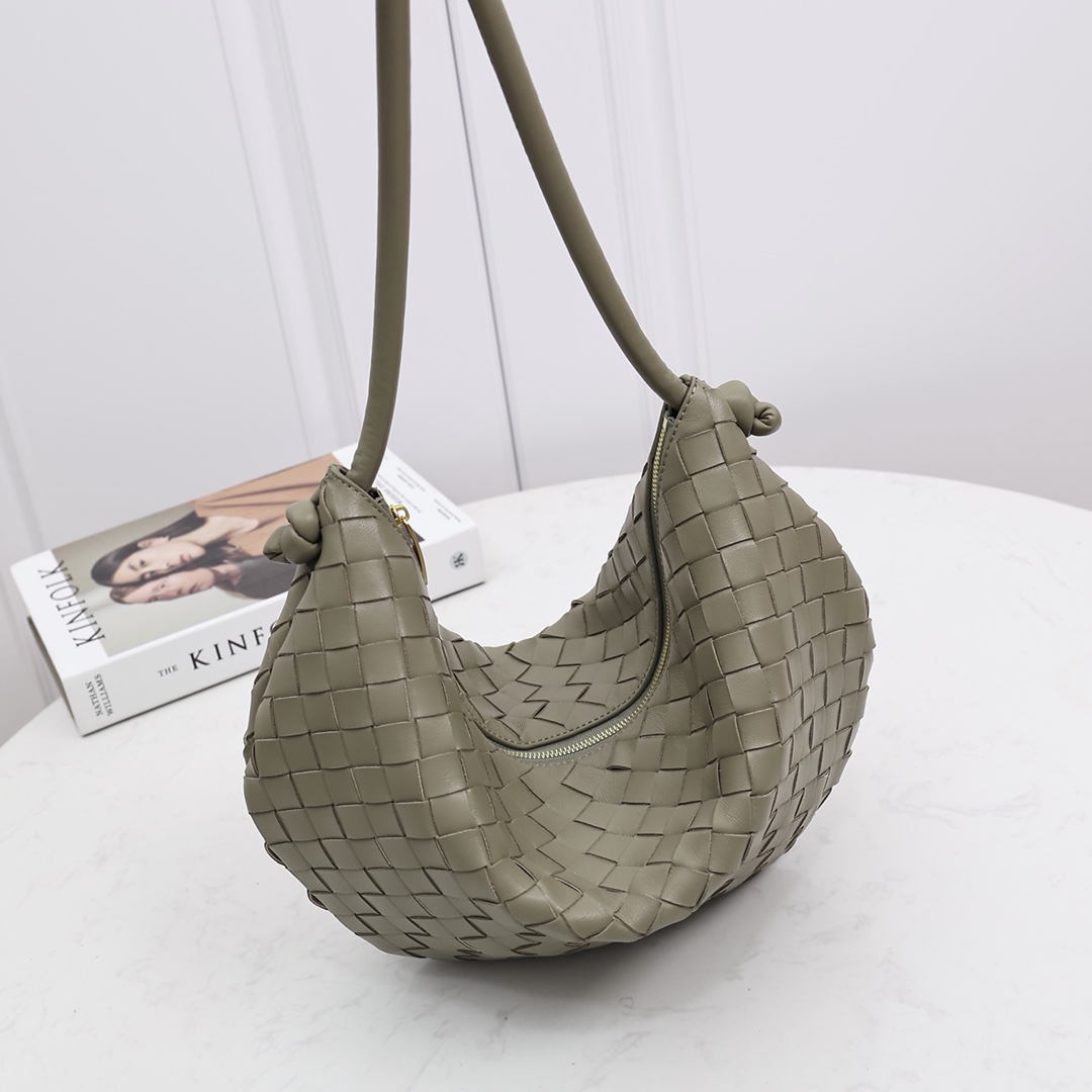 Bottega Veneta Medium Turn Pouch - everydesigner