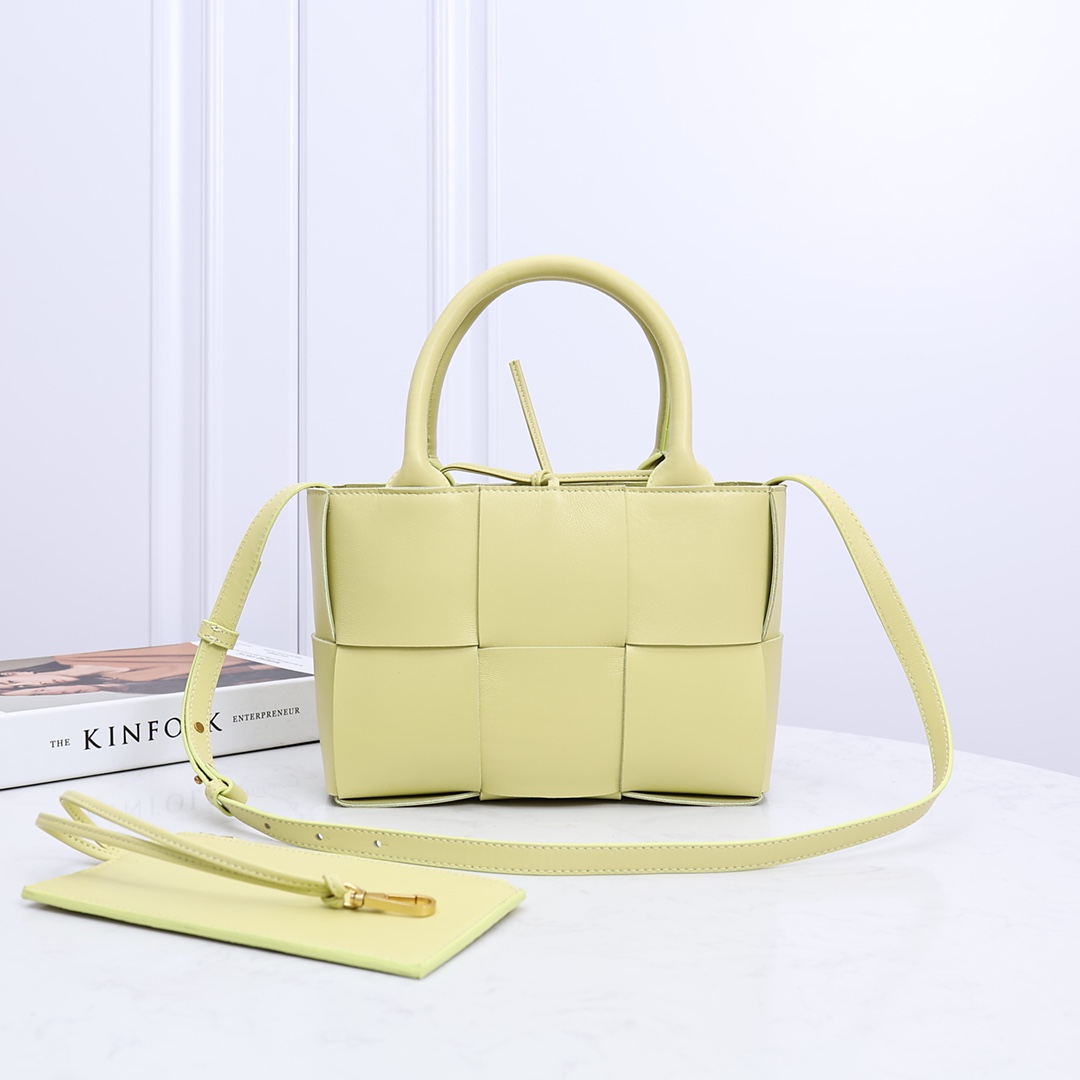 Bottega Veneta Mini Arco Tote Bag - everydesigner