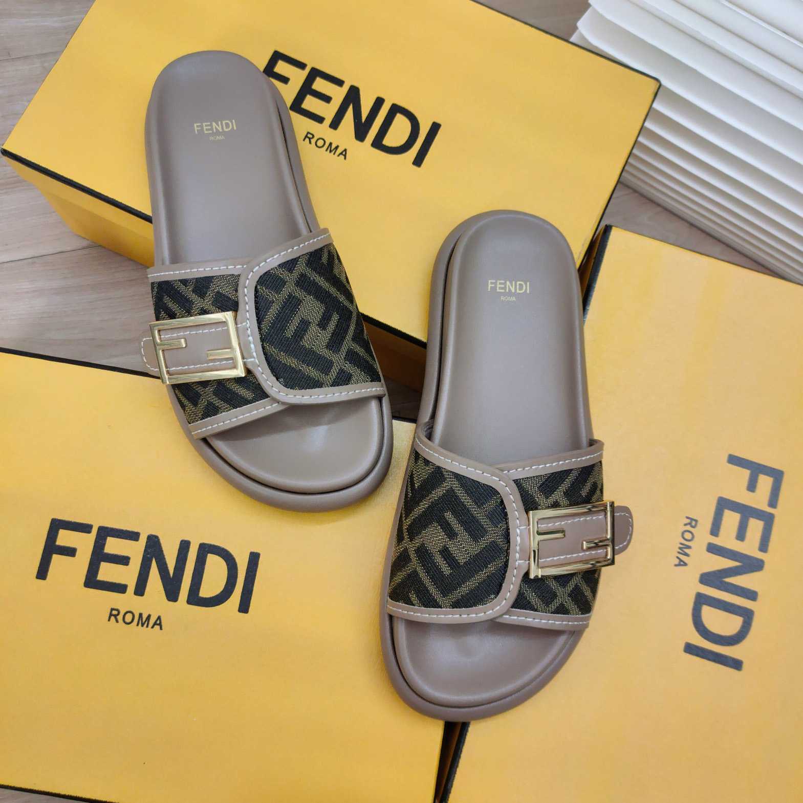 Fendi Feel Fabric Slides - everydesigner