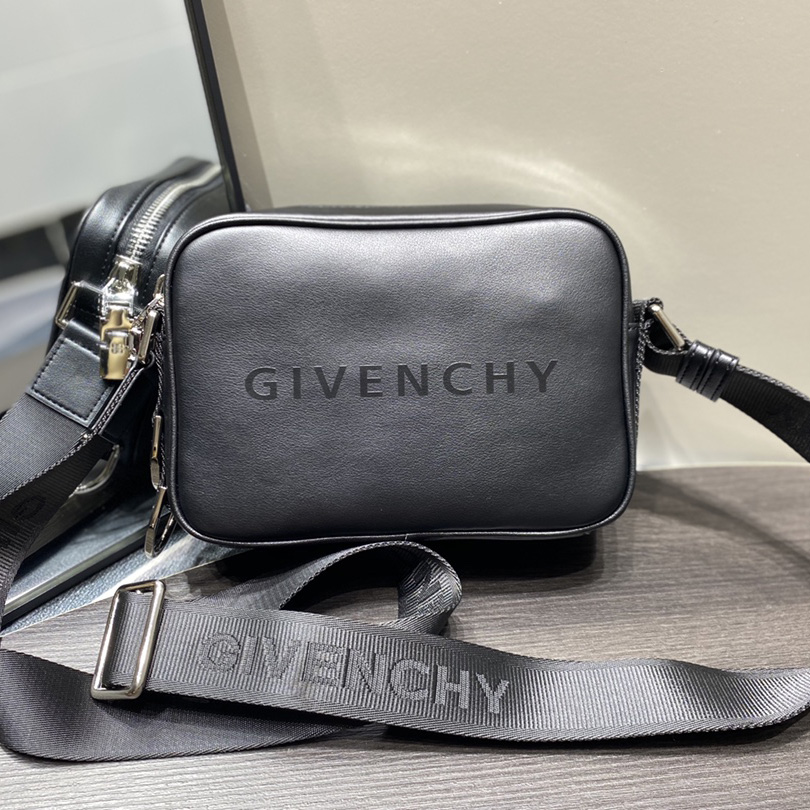 Givenchy Black Camera Messenger Bag (20x14x6cm) - everydesigner