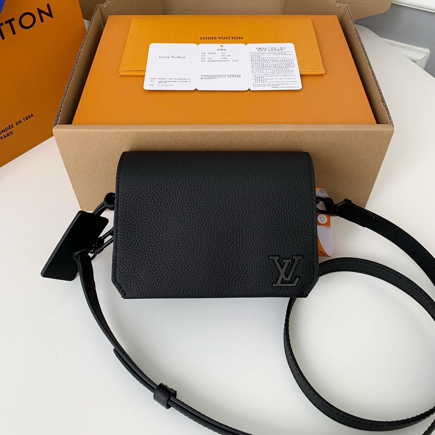 Louis Vuitton Fastline Wearable Wallet   M82085 - everydesigner