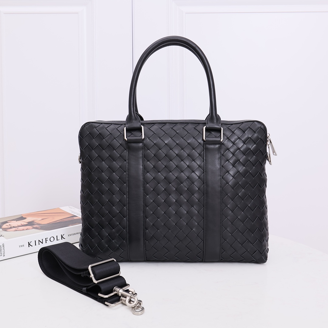 Bottega Veneta Slim Intrecciato Briefcase - everydesigner