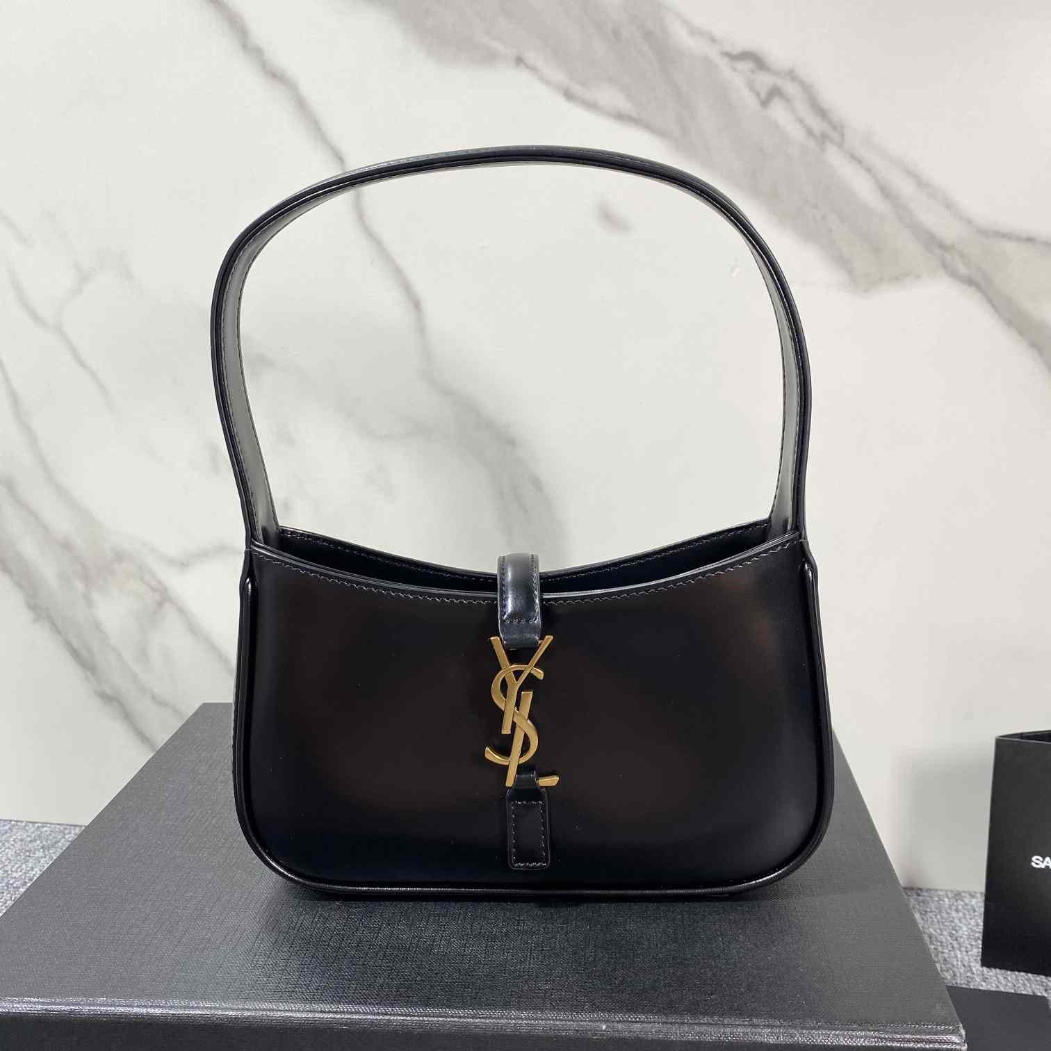 Saint Laurent Le 5 À 7 In Smooth Leather - everydesigner