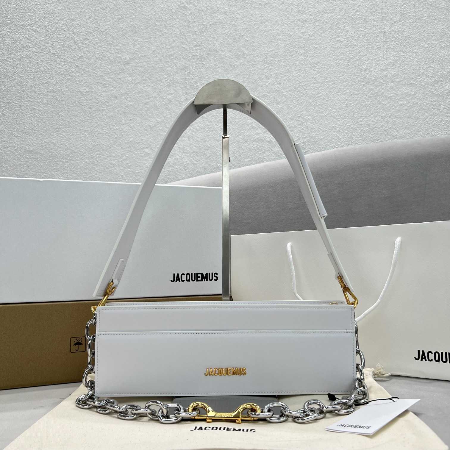 Jacquemus Le Ciuciu Leather Shoulder Bag (30x10.5x4.5cm) - everydesigner