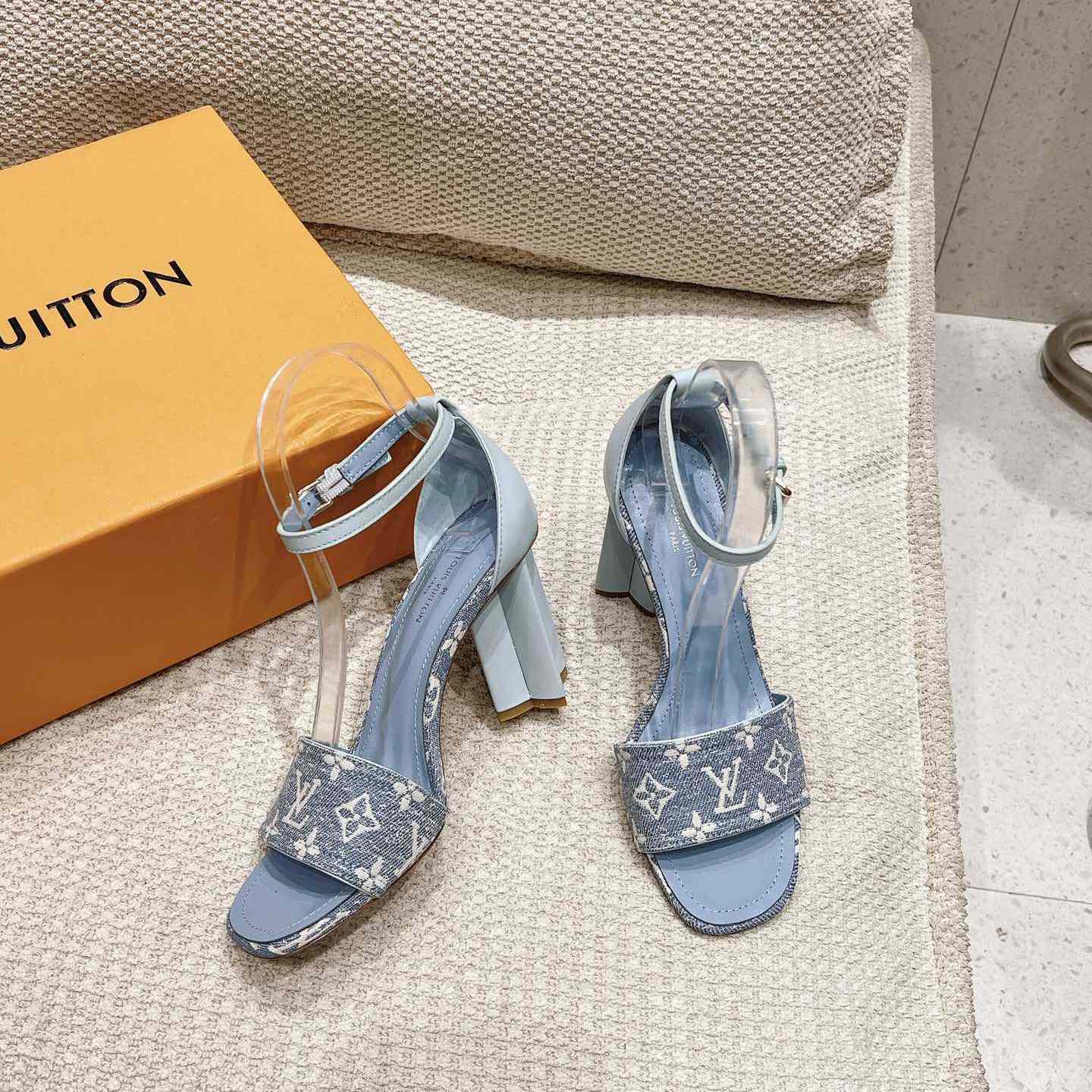 Louis Vuitton Silhouette Sandal   1AAZT8 - everydesigner