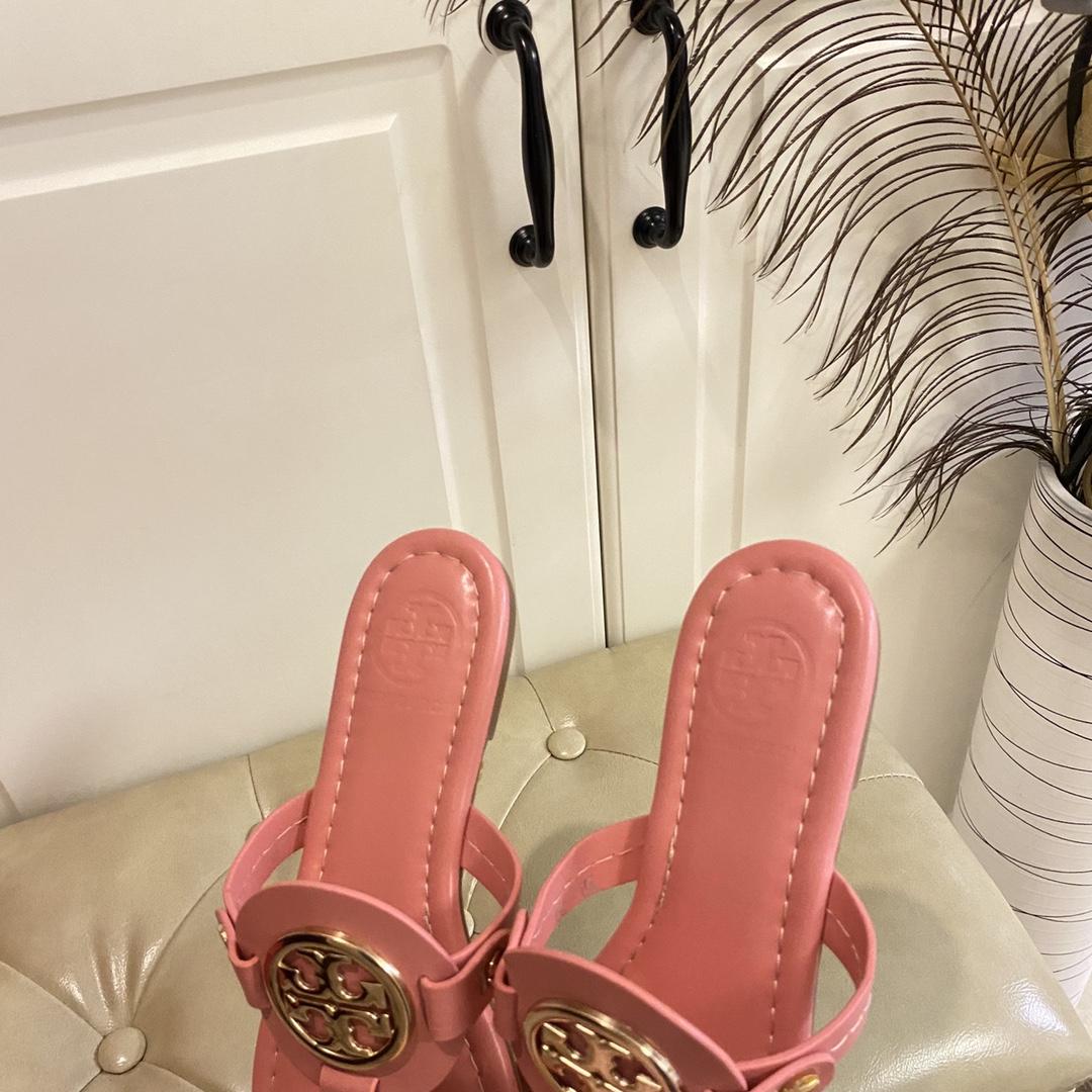 Tory Burch Leather Thong Sandals  - everydesigner