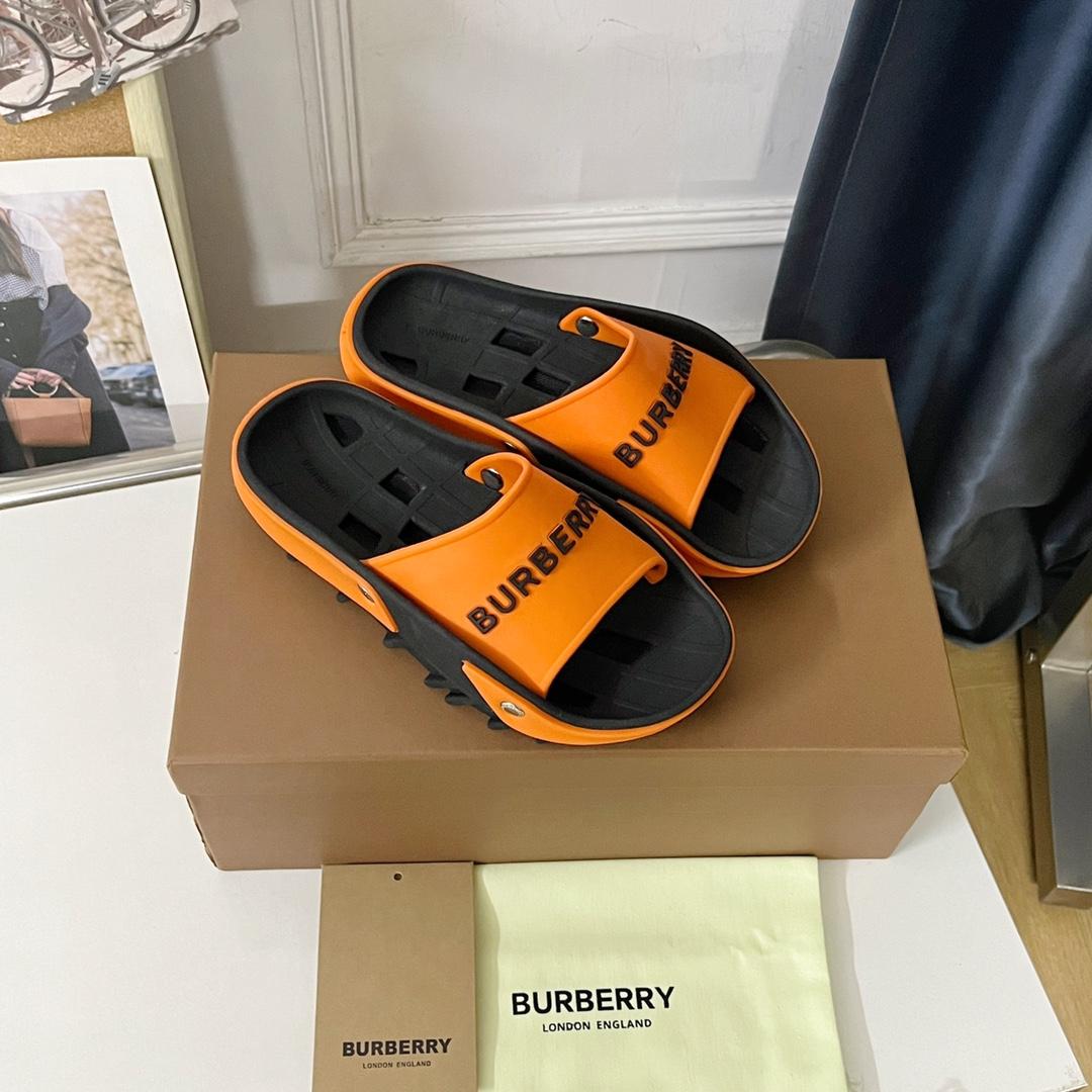 Burberry Bucklow Logo Slides - everydesigner