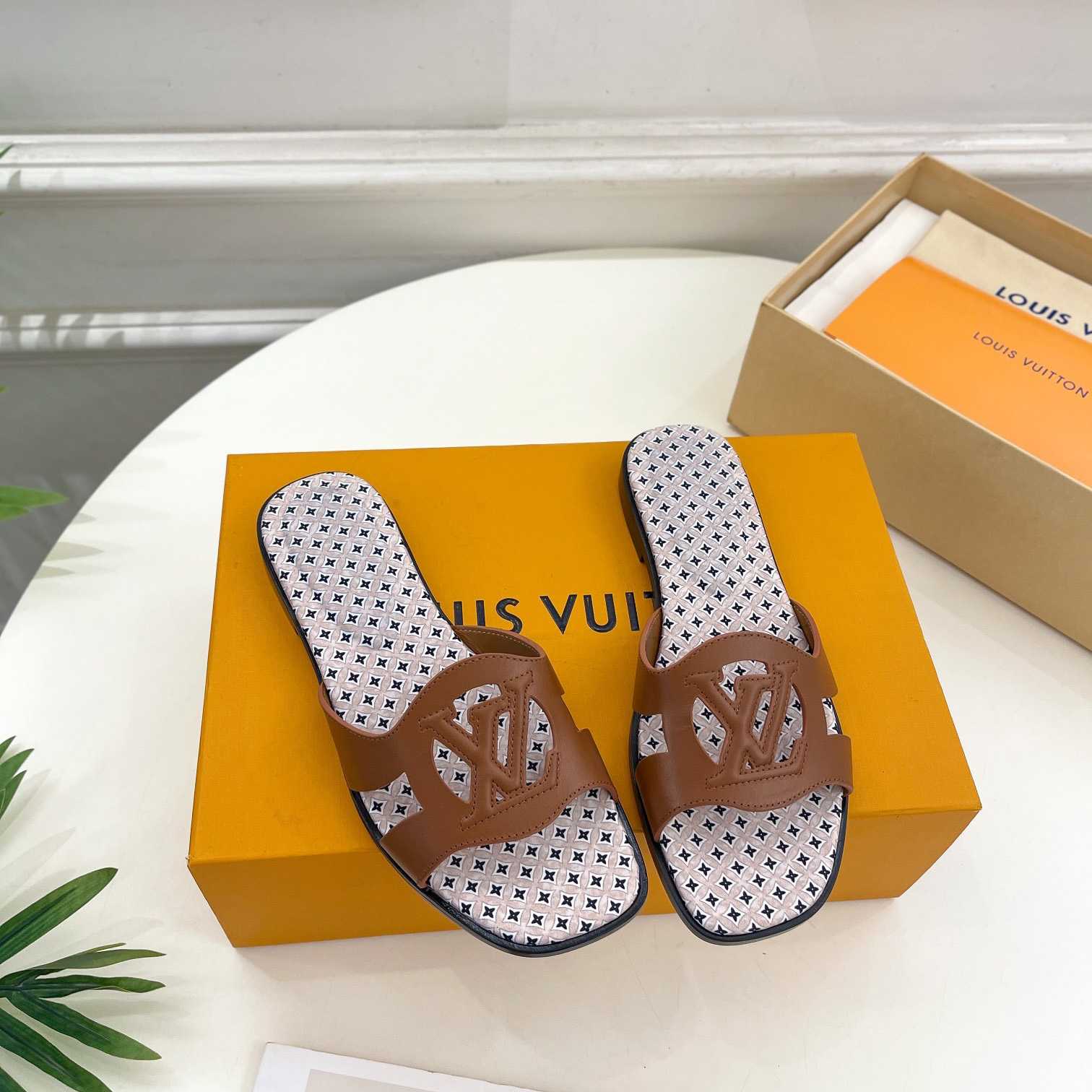 Louis Vuitton LV Isola Flat Mule - everydesigner