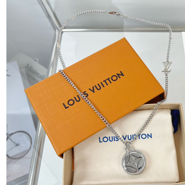 Louis Vuitton LV Twisted Flower Pendant  M00916 - everydesigner