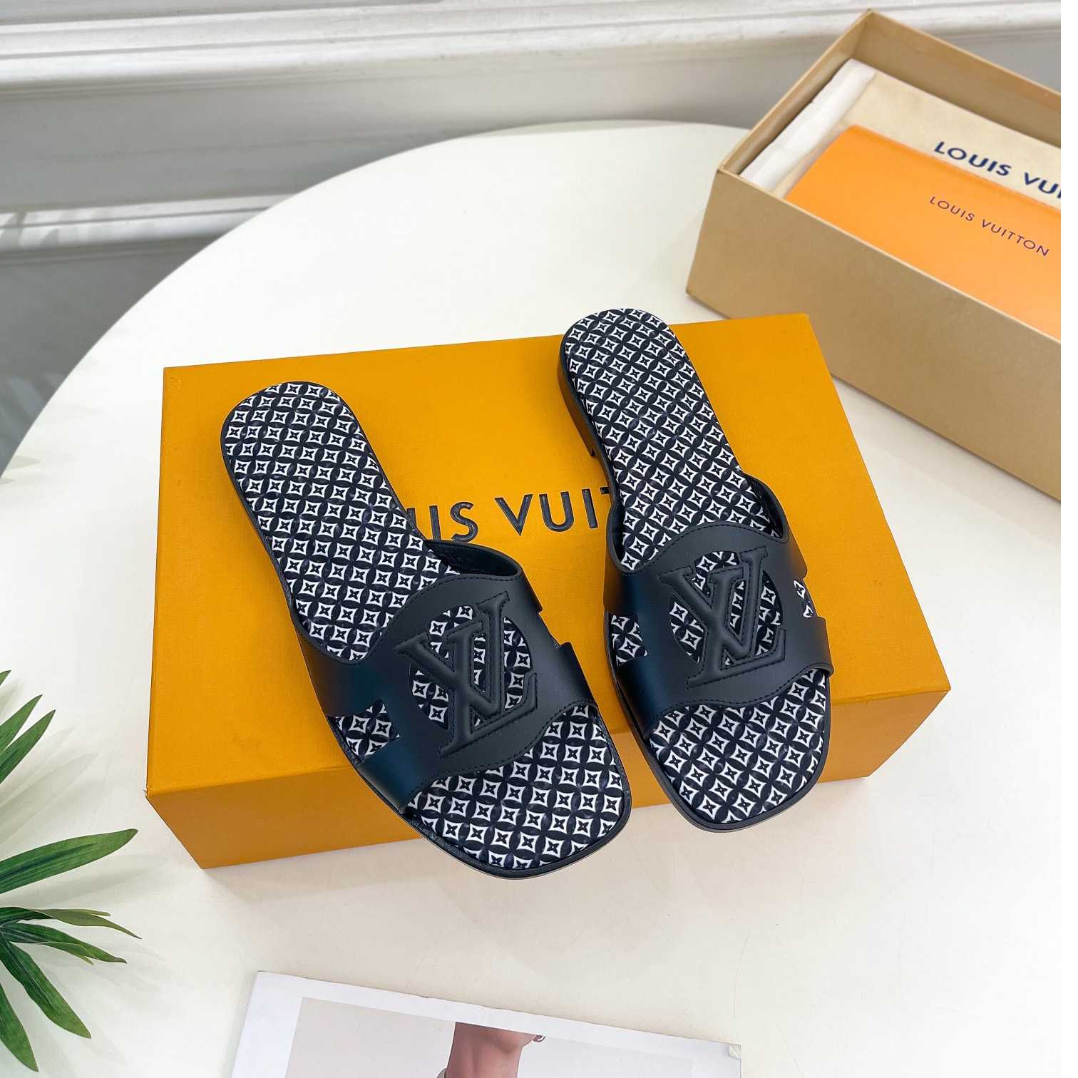 Louis Vuitton LV Isola Flat Mule - everydesigner