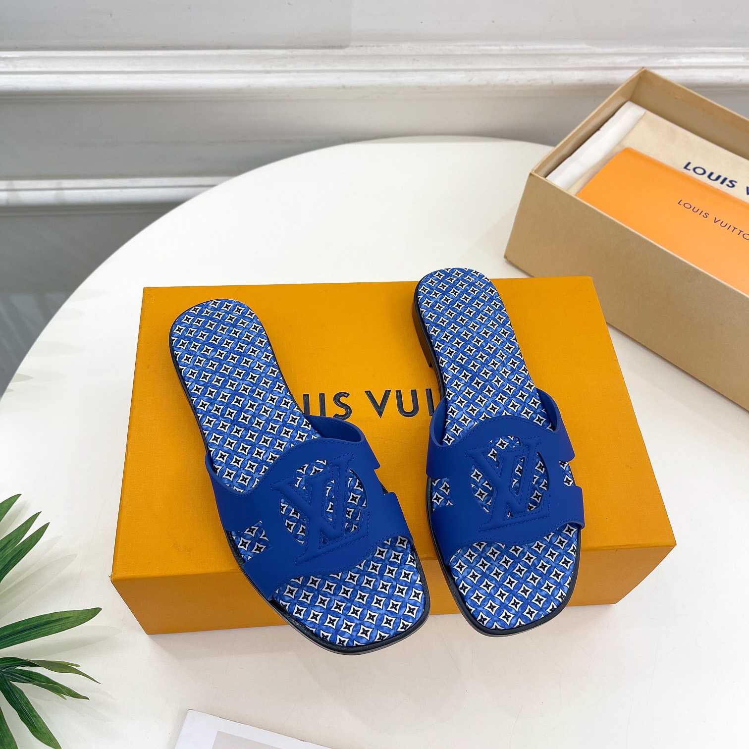 Louis Vuitton LV Isola Flat Mule - everydesigner