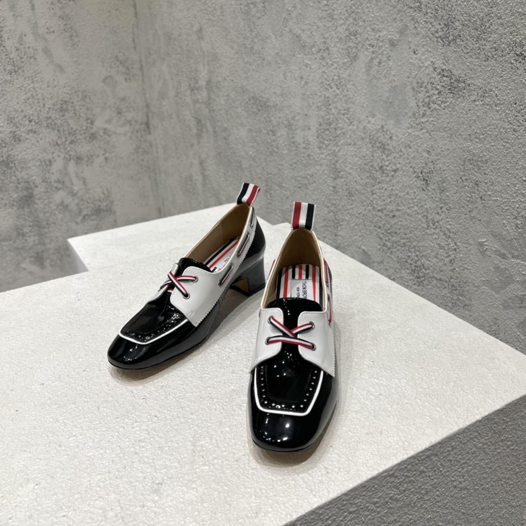 Thom Browne Black And White Soft Patent Leather 40mm Block Heel Boat Shoe - everydesigner