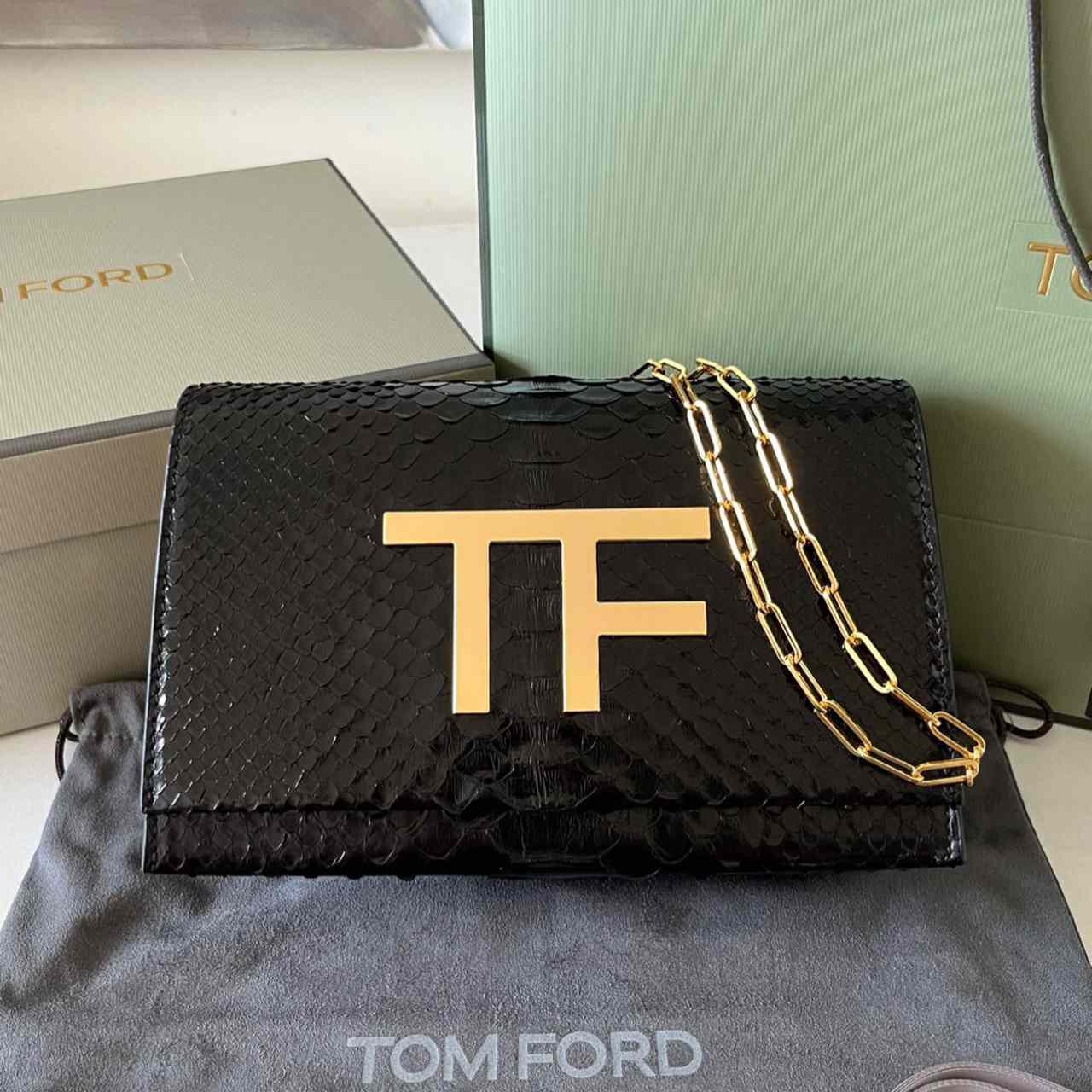 Tom Ford Leather TF Bag (21-13-6cm) - everydesigner