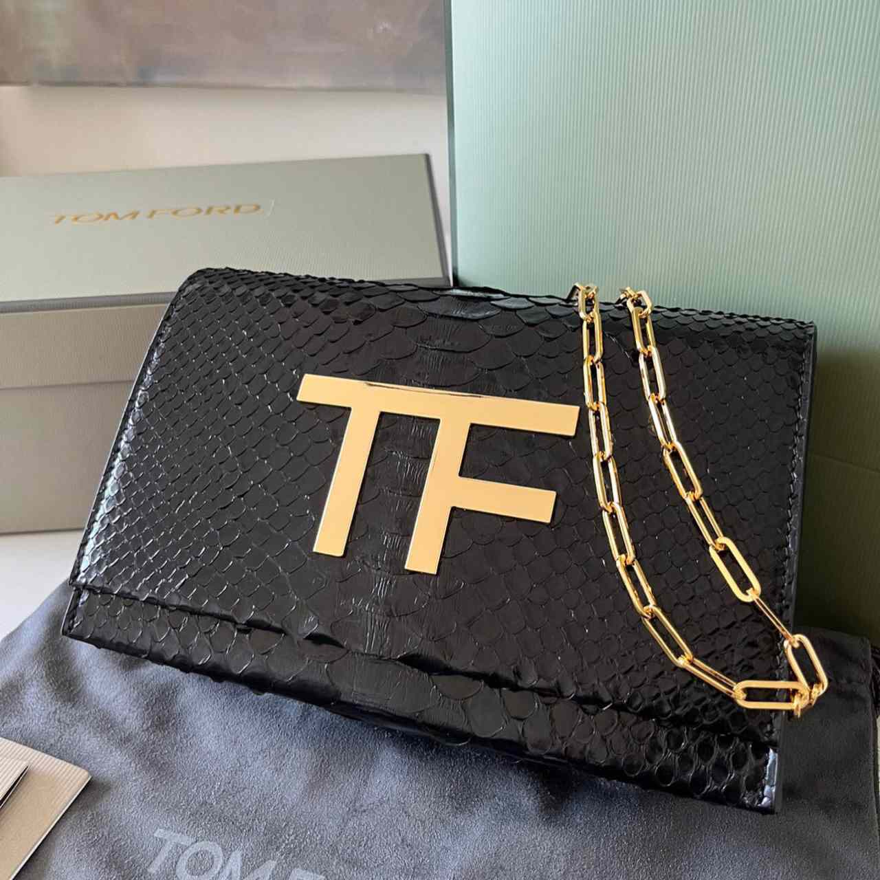 Tom Ford Leather TF Bag (21-13-6cm) - everydesigner