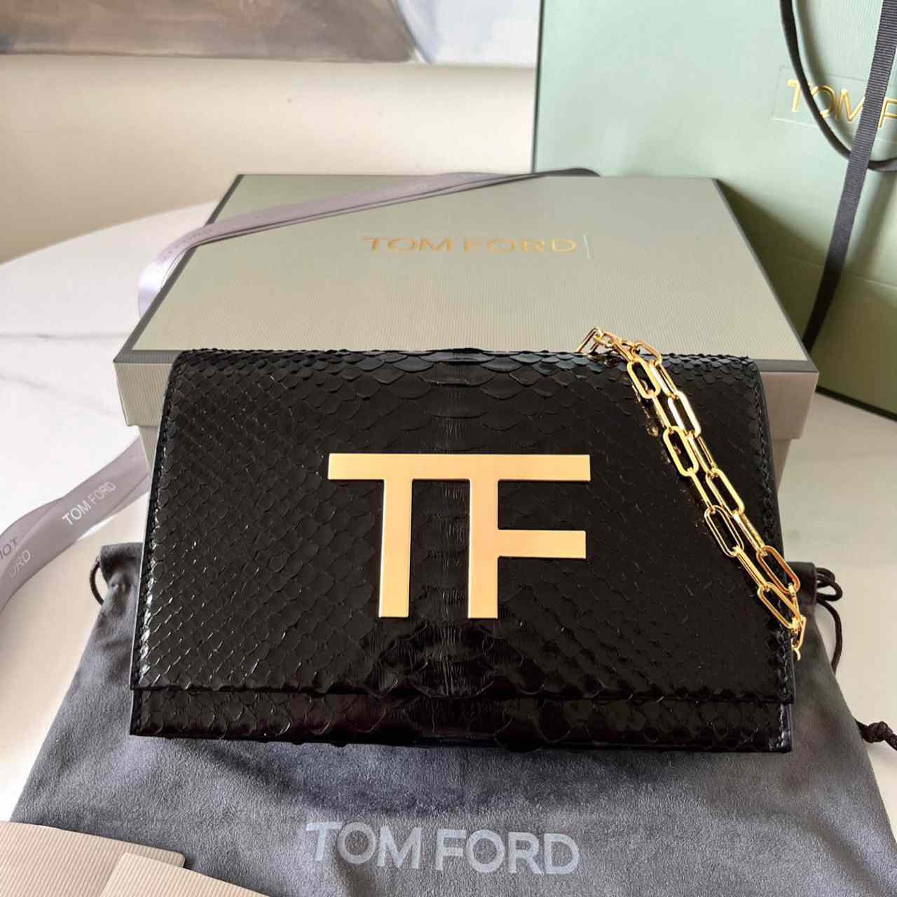 Tom Ford Leather TF Bag (21-13-6cm) - everydesigner