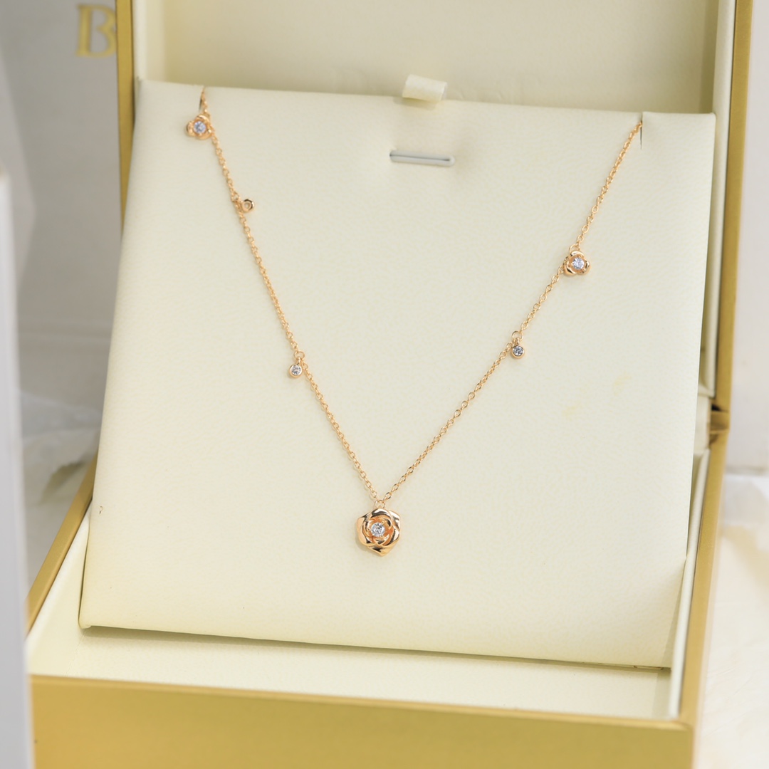 Piaget Rose Necklace - everydesigner