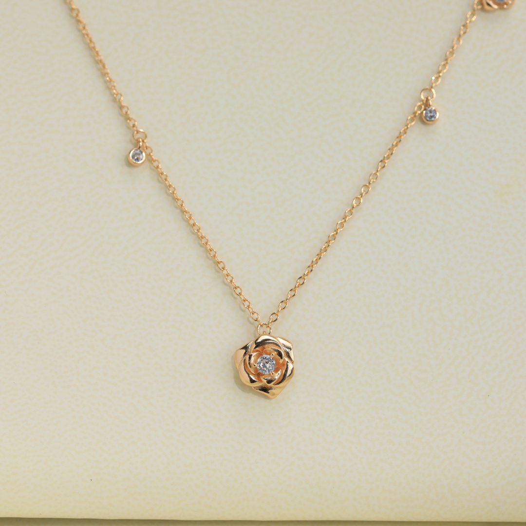 Piaget Rose Necklace - everydesigner