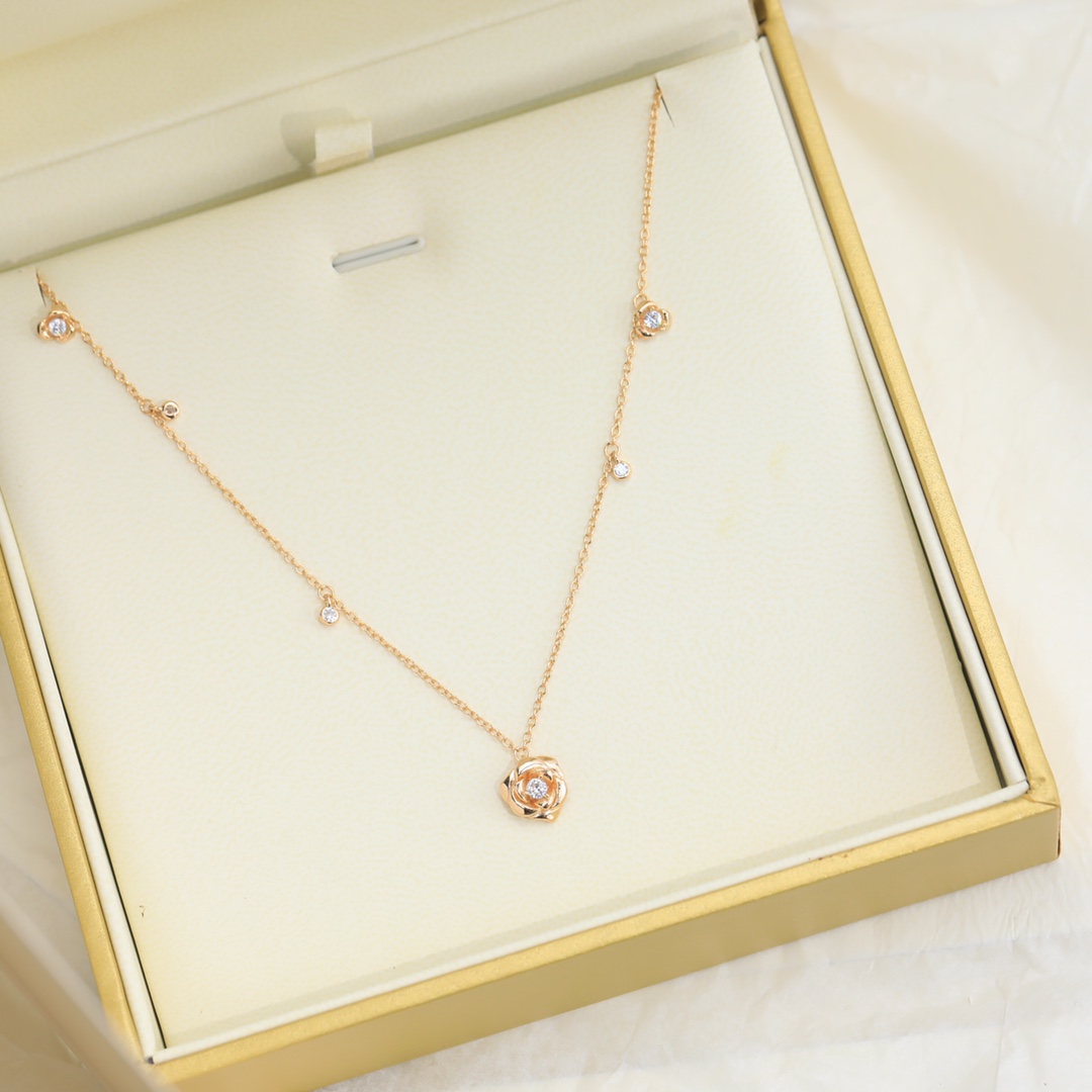 Piaget Rose Necklace - everydesigner